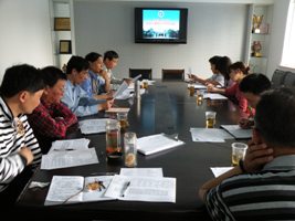 圖片說明:與會人員交流能源計量管理工作意見