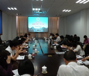 圖片說明1:意昂2部門分管負責人做工作匯報