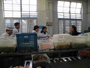 教代會代表參加食堂衛生檢查