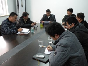 圖片說明✈️:與會人員商討奉賢校區水平衡檢測工作